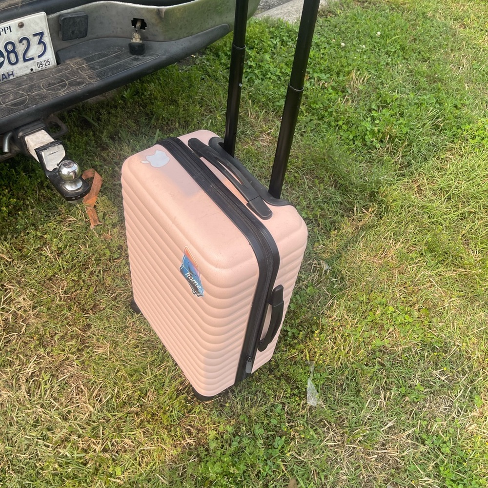 Pink Hardshell Suitcase - Picture 4 of 9